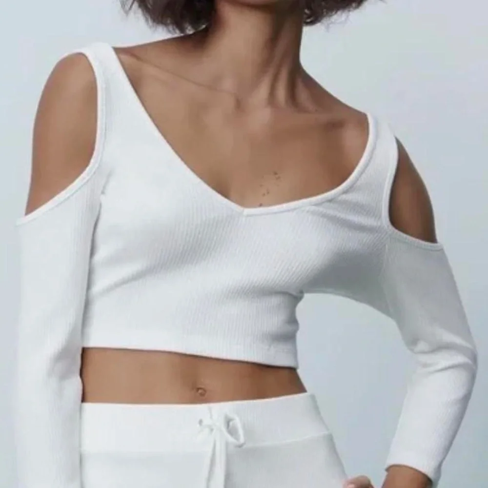 Zara White Ribbed Knit Cold Shoulder Crop Top